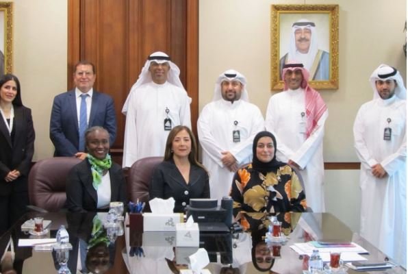 الكويت.. "الخدمة المدنية" يبحث مع البنك الدولي تنفيذ برامج تدريبية لتطوير الكوادر الوطنية الكويت.. "الخدمة المدنية" يبحث مع البنك الدولي تنفيذ برامج تدريبية لتطوير الكوادر الوطنية
