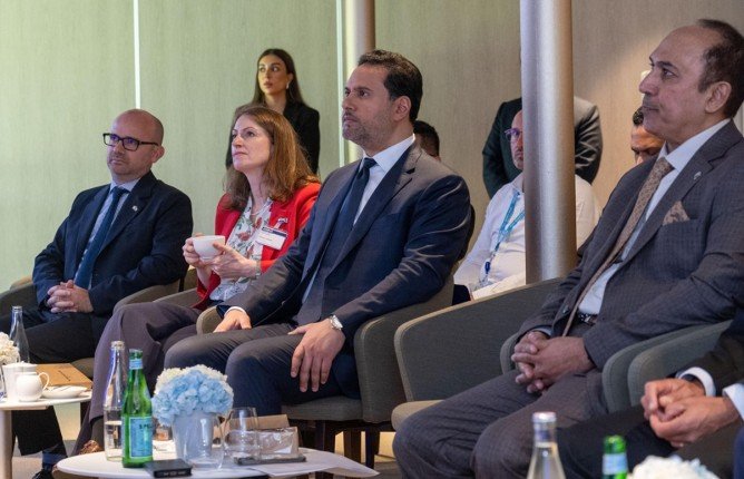 سفير الكويت في باريس: تسلم (الكويتية) طائرة جديدة من (إيرباص) يعكس متانة العلاقات مع فرنسا سفير الكويت في باريس: تسلم (الكويتية) طائرة جديدة من (إيرباص) يعكس متانة العلاقات مع فرنسا