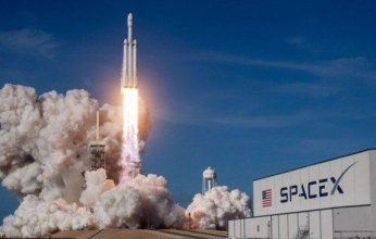 سبيس إكس تطلق دفعة جديدة من أقمار ستارلينك الاصطناعية إلى الفضاء