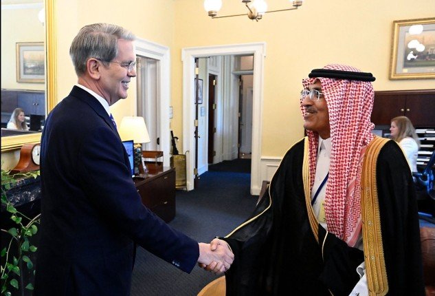 وزير المالية السعودي ووزير الخزانة الأمريكي يؤكدان أهمية تعزيز الشراكة الاقتصادية وزير المالية السعودي ووزير الخزانة الأمريكي يؤكدان أهمية تعزيز الشراكة الاقتصادية