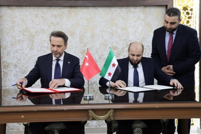 سوريا وتركيا توقعان اتفاقية تعاون لتطوير وتعزيز التعاون في مجال الطاقة سوريا وتركيا توقعان اتفاقية تعاون لتطوير وتعزيز التعاون في مجال الطاقة