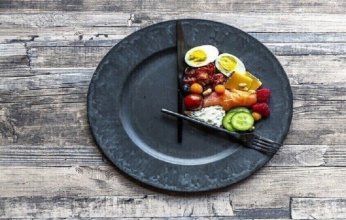 الحمية الغذائية الصارمة قد تقوّض الصحة النفسية وتضعف الثقة بالنفس