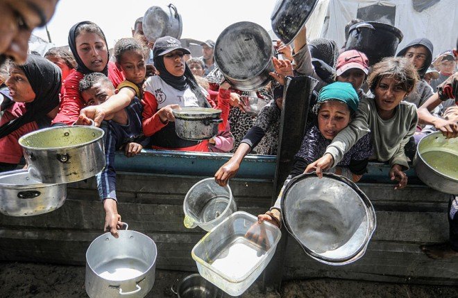 نيويورك تايمز: ترامب قد يعلن خلال أيام عن خطة أمريكية لتوزيع المساعدات في قطاع غزة نيويورك تايمز: ترامب قد يعلن خلال أيام عن خطة أمريكية لتوزيع المساعدات في قطاع غزة