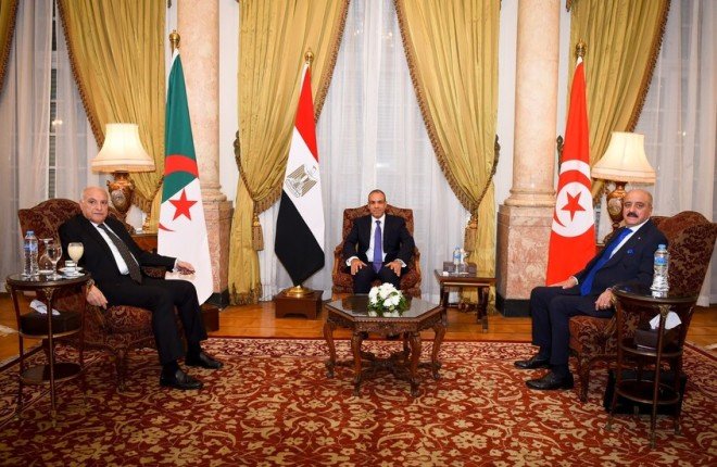 مصر وتونس والجزائر تؤكد التزامها بدعم التوافق الليبي وتفعيل آلية الجوار الثلاثية مصر وتونس والجزائر تؤكد التزامها بدعم التوافق الليبي وتفعيل آلية الجوار الثلاثية