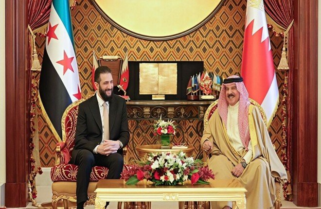 ملك البحرين يستقبل الرئيس السوري في أول زيارة رسمية له إلى المملكة ملك البحرين يستقبل الرئيس السوري في أول زيارة رسمية له إلى المملكة
