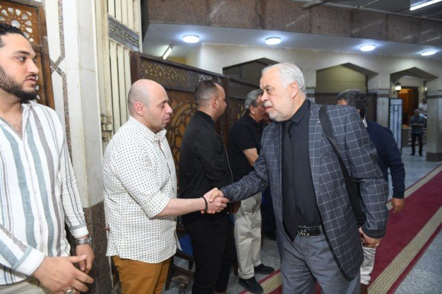 شاهد.. نجوم الفن والإعلام فى عزاء حماة محمد السبكي شاهد.. نجوم الفن والإعلام فى عزاء حماة محمد السبكي