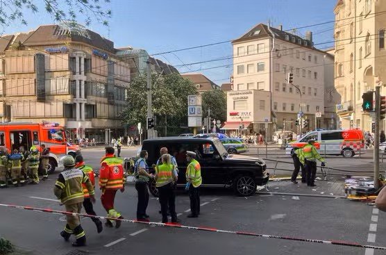ارتفاع عدد ضحايا حادث الدهس في مدينة "شتوتغارت" الألمانية إلى قتيل وسبعة مصابين ارتفاع عدد ضحايا حادث الدهس في مدينة "شتوتغارت" الألمانية إلى قتيل وسبعة مصابين
