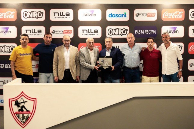 «درع النادي وتفقد المتحف».. الزمالك يكرم بيسيرو بعد إنهاء تعاقده بالتراضي «درع النادي وتفقد المتحف».. الزمالك يكرم بيسيرو بعد إنهاء تعاقده بالتراضي