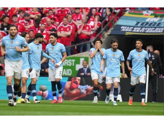 أهمها قمة الدوري الإنجليزي.. جدول أبرز مباريات اليوم الجمعة 2 مايو 2025 أهمها قمة الدوري الإنجليزي.. جدول أبرز مباريات اليوم الجمعة 2 مايو 2025