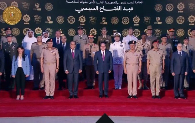 الرئيس المصري يشهد افتتاح بطولة العالم العسكرية للفروسية الـ 25 بالعاصمة الإدارية الرئيس المصري يشهد افتتاح بطولة العالم العسكرية للفروسية الـ 25 بالعاصمة الإدارية