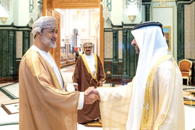 سلطان عمان وولي عهد دبي يبحثان تعزيز التعاون والشراكة بين البلدين سلطان عمان وولي عهد دبي يبحثان تعزيز التعاون والشراكة بين البلدين
