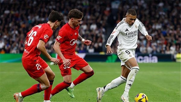 مواجهة قوية.. بث مباشر لمباراة ريال مدريد وإشبيلية في الدوري الإسباني مواجهة قوية.. بث مباشر لمباراة ريال مدريد وإشبيلية في الدوري الإسباني