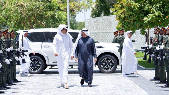 أمير قطر ورئيس الإمارات يبحثان العلاقات الأخوية والتطورات الإقليمية أمير قطر ورئيس الإمارات يبحثان العلاقات الأخوية والتطورات الإقليمية