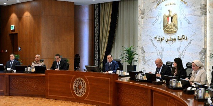 مصر تخطو بثبات نحو التحول الأخضر.. الحكومة تستعرض خطة شاملة لرفع مساهمة الطاقة المتجددة إلى 30% بحلول 2030 مصر تخطو بثبات نحو التحول الأخضر.. الحكومة تستعرض خطة شاملة لرفع مساهمة الطاقة المتجددة إلى 30% بحلول 2030