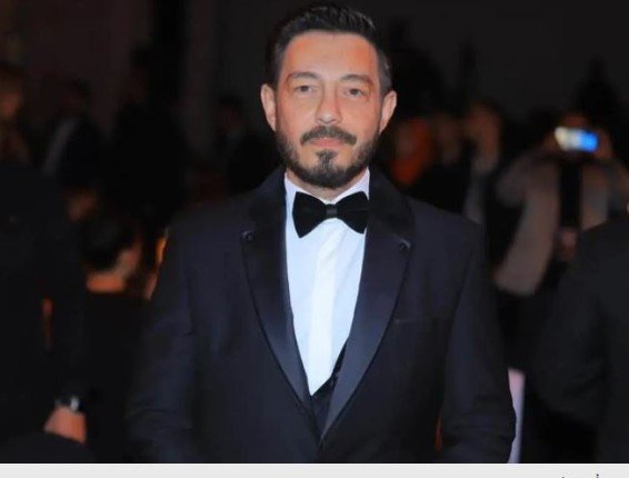 تكريم أحمد زاهر في مهرجان "إبداع" بجامعة القاهرة تكريم أحمد زاهر في مهرجان "إبداع" بجامعة القاهرة