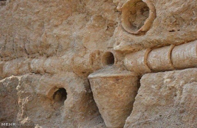 بلجيكا تزيح الستار عن كنز أثري نادر.. أنبوب مياه روماني خشبي عمره 2000 عام بلجيكا تزيح الستار عن كنز أثري نادر.. أنبوب مياه روماني خشبي عمره 2000 عام