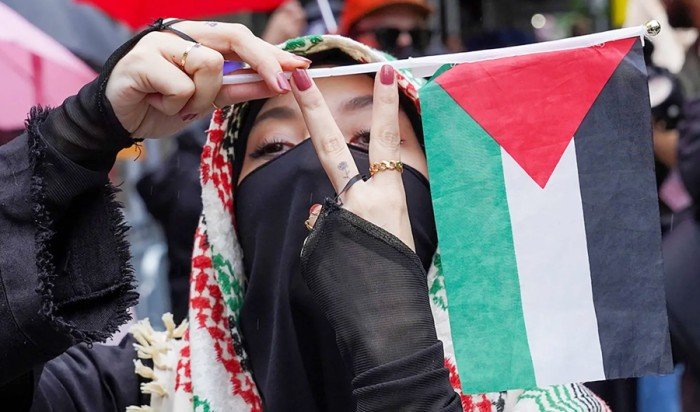 جامعة واشنطن توقف 21 طالباً بعد احتجاجات مؤيدة للقضية الفلسطينية جامعة واشنطن توقف 21 طالباً بعد احتجاجات مؤيدة للقضية الفلسطينية