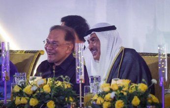 رئيس وزراء ماليزيا يشيد بحضور ولي عهد الكويت قمة آسيان والخليج والصين