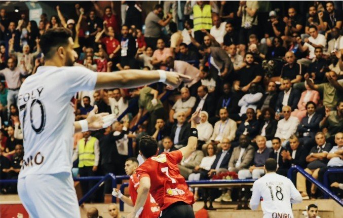الأهلي يتوج بلقب كأس الكؤوس الإفريقية لليد على حساب الزمالك الأهلي يتوج بلقب كأس الكؤوس الإفريقية لليد على حساب الزمالك