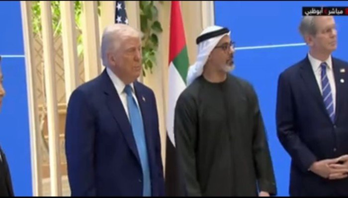 شاهد.. بث مباشر لمشاركة ترامب في حوار الأعمال الإماراتي الأمريكي شاهد.. بث مباشر لمشاركة ترامب في حوار الأعمال الإماراتي الأمريكي