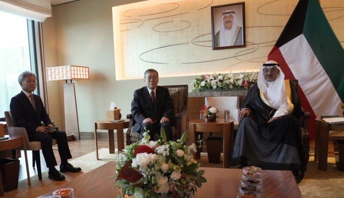ولي العهد الكويتي يستقبل رئيس مجلس إدارة مركز التعاون الياباني للشرق الأوسط ورئيس مجلس إدارة (ميتسوبيشي) ولي العهد الكويتي يستقبل رئيس مجلس إدارة مركز التعاون الياباني للشرق الأوسط ورئيس مجلس إدارة (ميتسوبيشي)