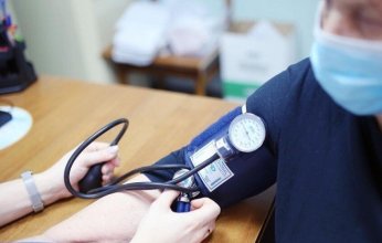 تحذير طبي من مضاعفات خطيرة لارتفاع ضغط الدم: تهديد صامت للقلب والدماغ والعينين