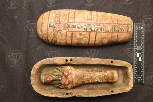 مصر تسترد 7 قطع فرعونية أثرية بعد ضبطها في فرنسا مصر تسترد 7 قطع فرعونية أثرية بعد ضبطها في فرنسا