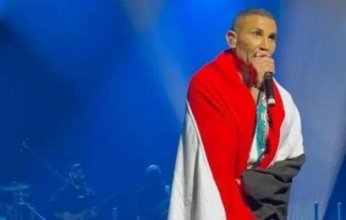 الفنان أحمد سعد يشعل حفل ملبورن ويرفع علم مصر وسط تفاعل جماهيري لافت