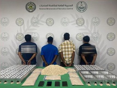القبض على 4 أشخاص لترويجهم كمية من مادة الإمفيتامين المخدر بمنطقة جازان القبض على 4 أشخاص لترويجهم كمية من مادة الإمفيتامين المخدر بمنطقة جازان