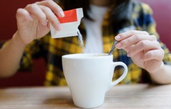 تحذير علمي: بديل شائع للسكر قد يضر بصحة القلب والدماغ