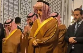 بالفيديو.. وزير خارجية السعودية يؤمّ المصلين بالجامع الأموى الكبير فى دمشق