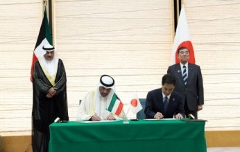 ولي العهد الكويتي ورئيس الوزراء الياباني يحضران مراسم توقيع اتفاقيات ومذكرات تعاون بين البلدين الصديقين