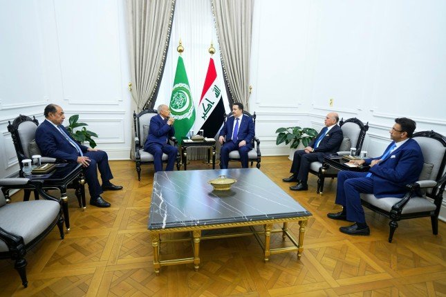 رئيس الوزراء العراقي يدعو إلى تعزيز آليات الجامعة العربية ومؤسساتها رئيس الوزراء العراقي يدعو إلى تعزيز آليات الجامعة العربية ومؤسساتها