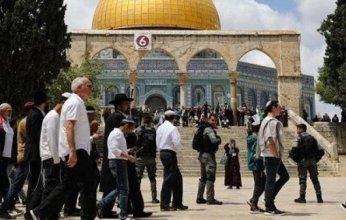 عشرات المستعمرين يقتحمون المسجد الأقصى المبارك بحماية مشددة من قوات الاحتلال الإسرائيلي