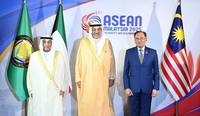 ولي العهد الكويتي يرعى توقيع البيان المشترك لإطلاق مفاوضات اتفاقية تجارة حرة بين الخليج وماليزيا ولي العهد الكويتي يرعى توقيع البيان المشترك لإطلاق مفاوضات اتفاقية تجارة حرة بين الخليج وماليزيا