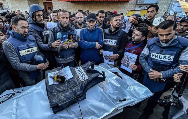 ارتفاع عدد الصحفيين الشهداء في غزة إلى 221 شهيدا ارتفاع عدد الصحفيين الشهداء في غزة إلى 221 شهيدا