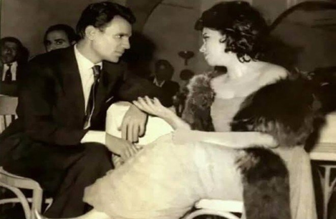 أسرة عبد الحليم حافظ تكشف رسالة بخط يد سعاد حسني وترد على شائعة الزواج أسرة عبد الحليم حافظ تكشف رسالة بخط يد سعاد حسني وترد على شائعة الزواج