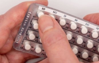 دراسة أوروبية تحذر: حبوب منع الحمل المركبة قد تضاعف خطر السكتة الدماغية لدى الشابات