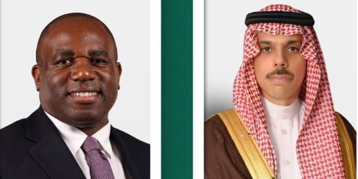 فيصل بن فرحان يتلقى اتصالاً هاتفيًا من وزير خارجية المملكة المتحدة فيصل بن فرحان يتلقى اتصالاً هاتفيًا من وزير خارجية المملكة المتحدة