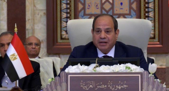 الرئيس المصري يدعو "ترامب" لإيقاف إطلاق النار بغزة تمهيدا لإطلاق عملية سياسية يكون فيها وسيطا وراعيا الرئيس المصري يدعو "ترامب" لإيقاف إطلاق النار بغزة تمهيدا لإطلاق عملية سياسية يكون فيها وسيطا وراعيا