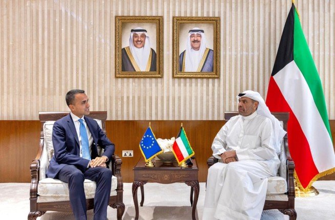 وزير الخارجية الكويتي يلتقي الممثل الخاص للاتحاد الأوروبي لمنطقة الخليج وزير الخارجية الكويتي يلتقي الممثل الخاص للاتحاد الأوروبي لمنطقة الخليج