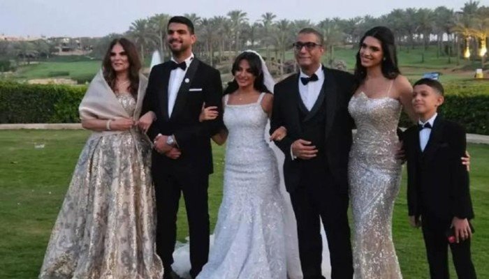 الفنانة أمل رزق تبكي من الفرح في زفاف ابنتها هيا كتكت بحضور نخبة من نجوم الفن بالقاهرة الفنانة أمل رزق تبكي من الفرح في زفاف ابنتها هيا كتكت بحضور نخبة من نجوم الفن بالقاهرة