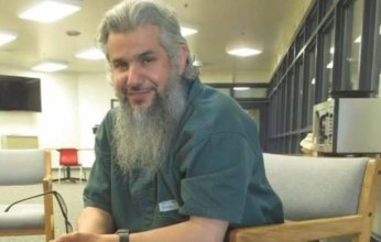 بعد عقدين خلف القضبان.. الإفراج عن السعودي حميدان التركي من سجون أمريكا