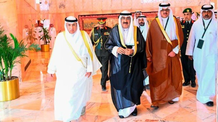 أمير الكويت يغادر الرياض بعد مشاركته في القمة الخليجية الأمريكية أمير الكويت يغادر الرياض بعد مشاركته في القمة الخليجية الأمريكية