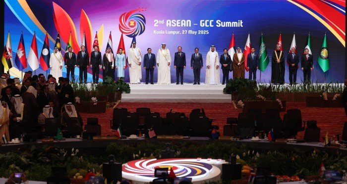 رئيس وزراء ماليزيا: قمة "آسيان" والخليج حدث استثنائي في التعاون الإقليمي رئيس وزراء ماليزيا: قمة "آسيان" والخليج حدث استثنائي في التعاون الإقليمي