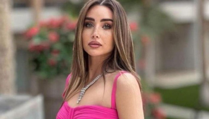 بالفيديو.. النجمة هنا الزاهد تخطف الأنظار من شوارع باريس.. .بـ"شبشب الفندق"! بالفيديو.. النجمة هنا الزاهد تخطف الأنظار من شوارع باريس.. .بـ"شبشب الفندق"!