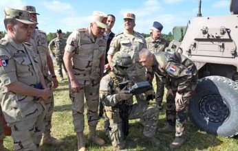 رئيس أركان حرب الجيش المصري يبحث مع نظيره الفرنسي تعزيز التعاون العسكري