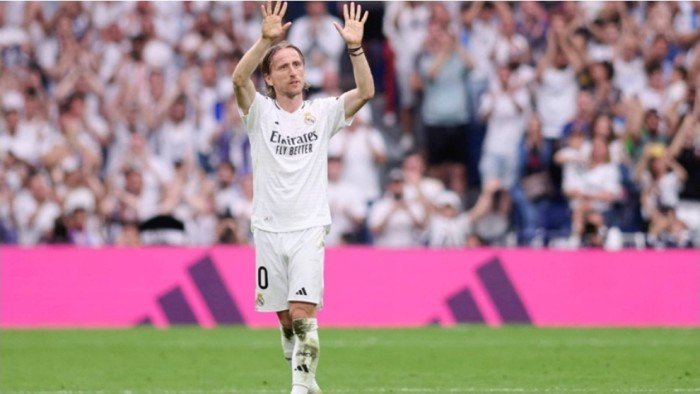ريال مدريد يحدد خليفة مودريتش لارتداء القميص رقم 10 ريال مدريد يحدد خليفة مودريتش لارتداء القميص رقم 10
