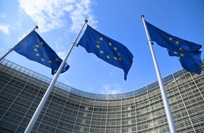 المفوضية الأوروبية تطلق مشاورات بشأن إجراءات مضادة للرسوم الجمركية الأمريكية.. ماذا يحدث؟ المفوضية الأوروبية تطلق مشاورات بشأن إجراءات مضادة للرسوم الجمركية الأمريكية.. ماذا يحدث؟