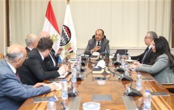 وزير قطاع الأعمال العام يبحث مع مجموعة شاهينلر القابضة التركية فرص الاستثمار